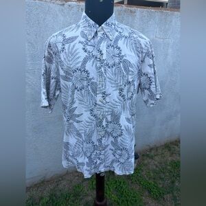 PreOwned Reyn Spooner Classic White/Blue Hawaiian Print Full Button Men's Large